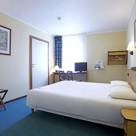 Hotel Campanile - Stare