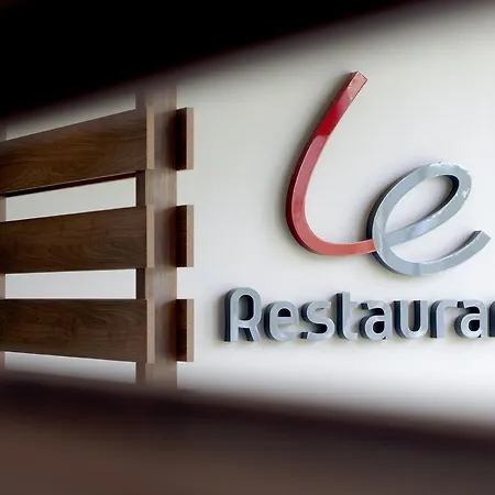 호텔 Campanile - Stare 3*