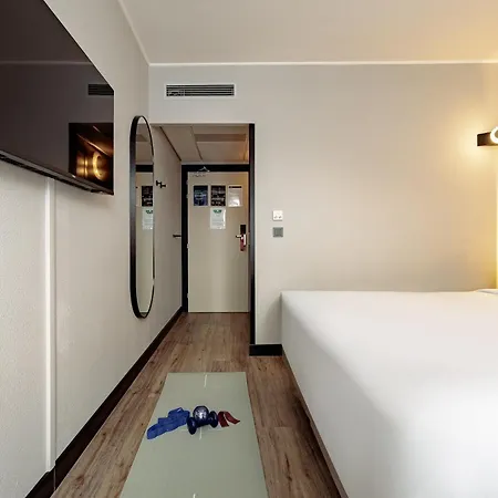 Campanile Prime - Stare 3* فروتسواف