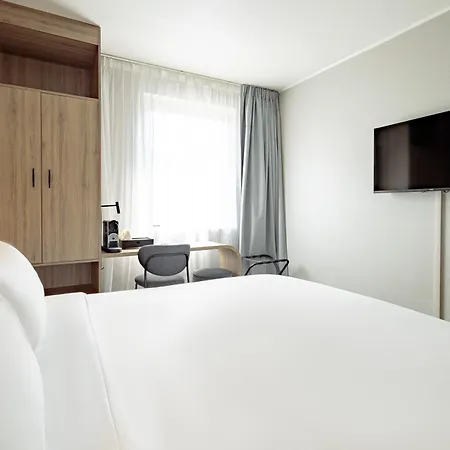 Campanile Prime - Stare 3* فروتسواف